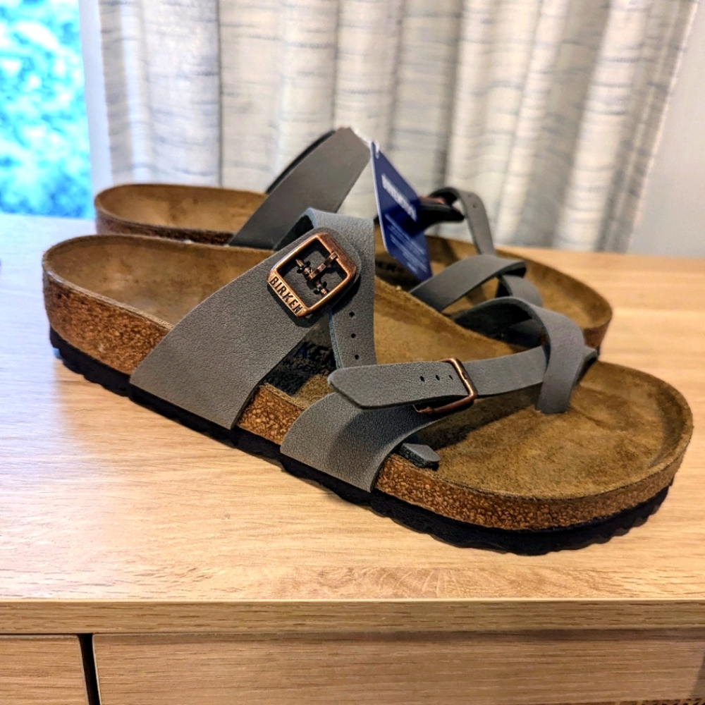 NWT Birkenstock Mayari sandals